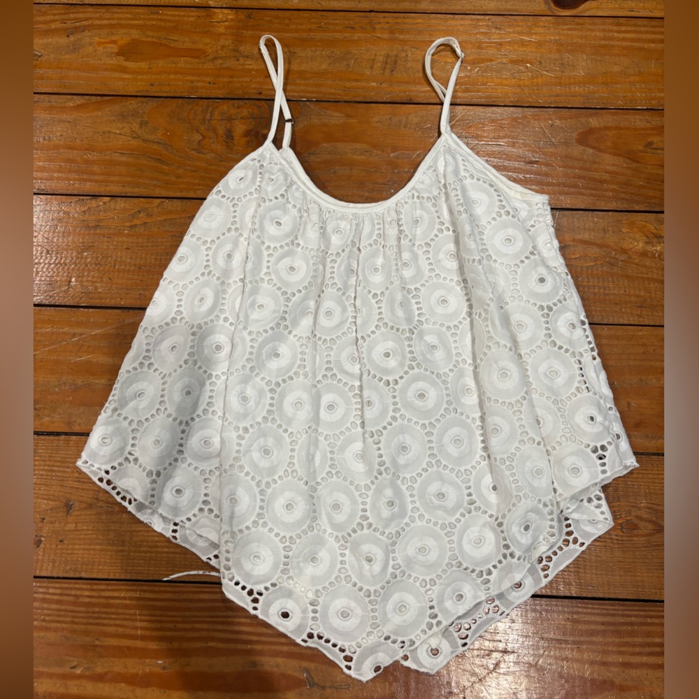 (393) +WHITE FLOWY TOP